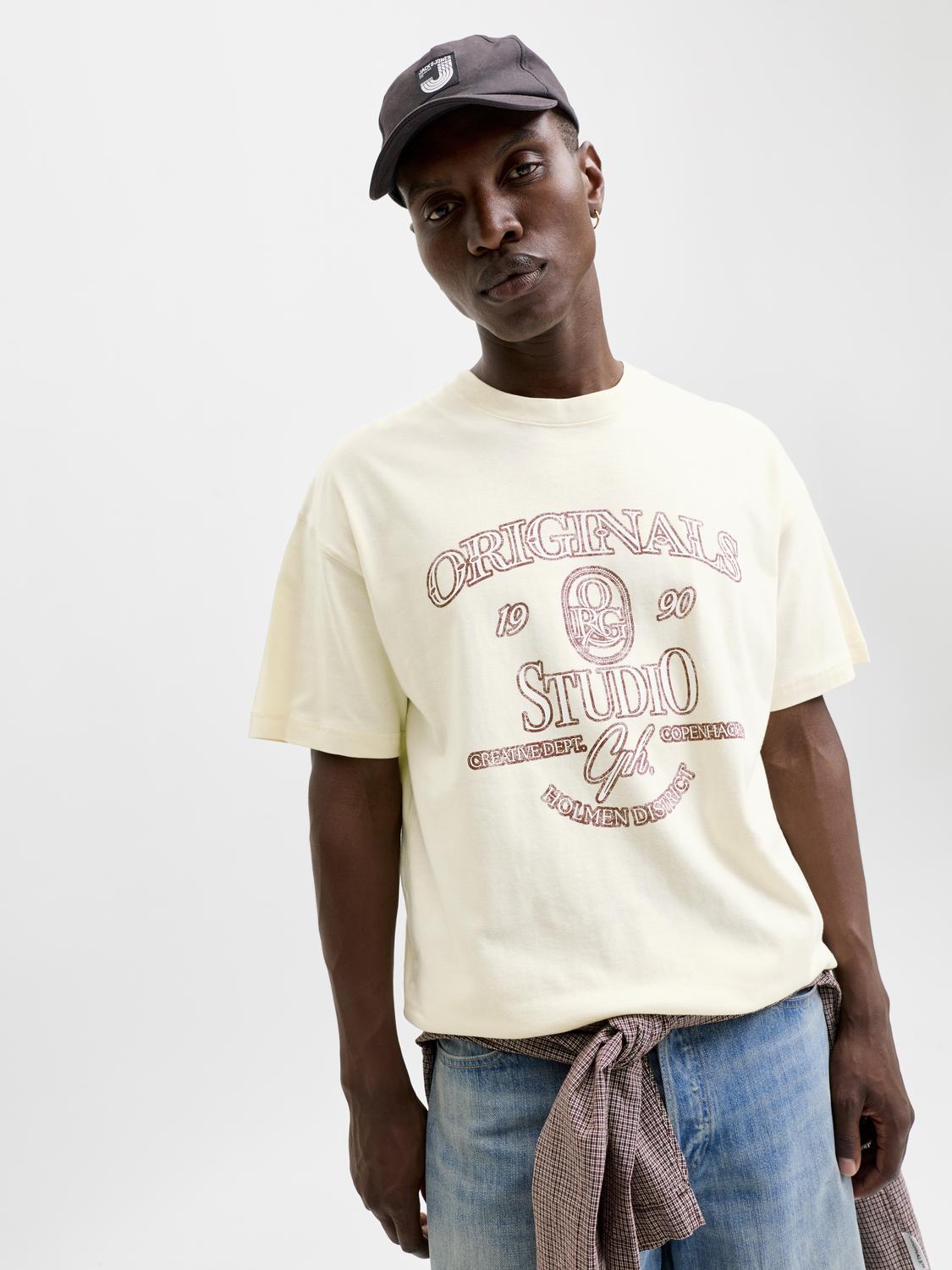 model_shot-creative